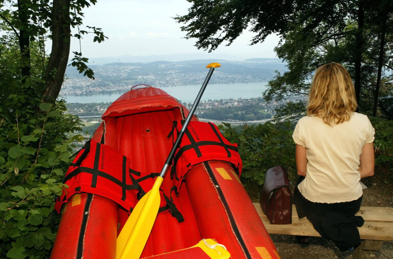 UETLIBERG, 30JUN03 - Celebrationpoint'03 Flashes - Impression von Celebrationpoint'03, der neuartigen Erlebnismesse fuer Eventorganisatoren am Montag, 30. Juni 2003, auf dem Uetliberg in Zuerich. Rund 80 Aussteller sowie 30 Artisten und Musiker gaben den ueber 600 Besucher einen interessanten Einblick in das schweizerische Eventangebot.
swiss-image.ch/Photo by Andy Metter